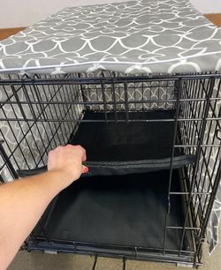 Single Door Medium Dog Crate With Fabric Cover And Pillow Topper
