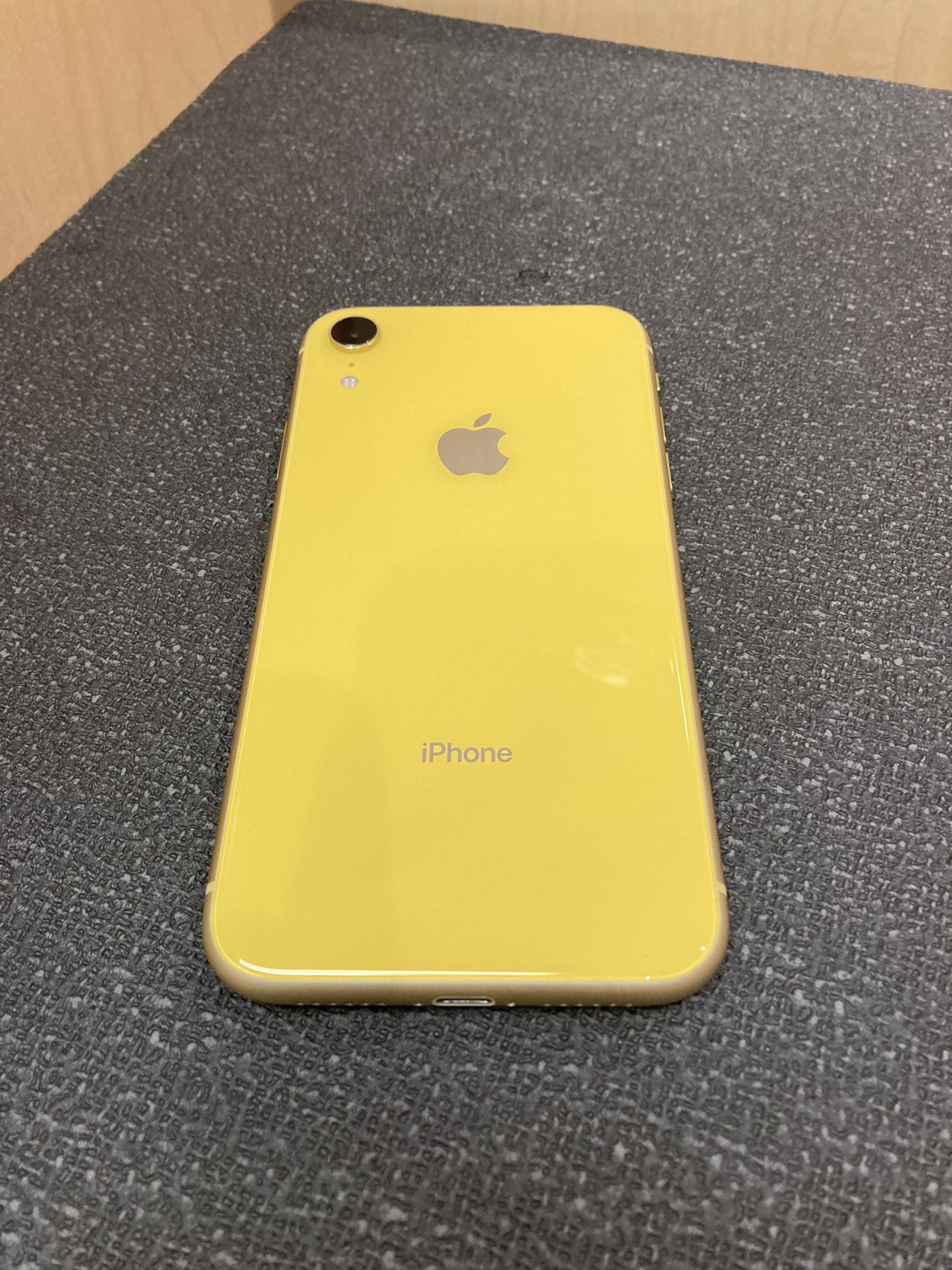iPhone Xr Yellow 64GB (Unlocked) Apple iPhone XR イエロー64GB