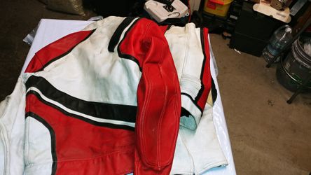 Motorcycle racing suit