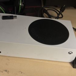 Xbox series S with all necessities 