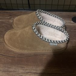 Bearpaw Slippers Size 2 Youth