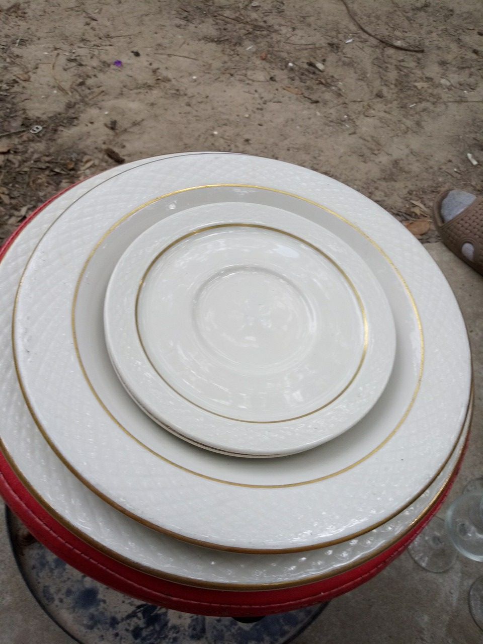 Restaurant plates