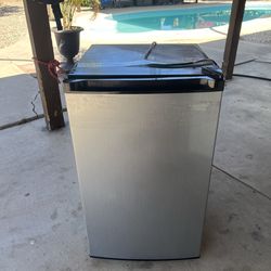 Mini fridge