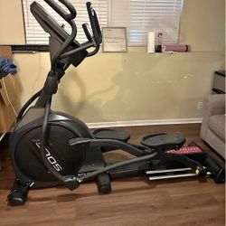 SOLE E35 ELLIPTICAL MACHINE ( LIKE NEW & DELIVERY AVAILABLE TODAY)