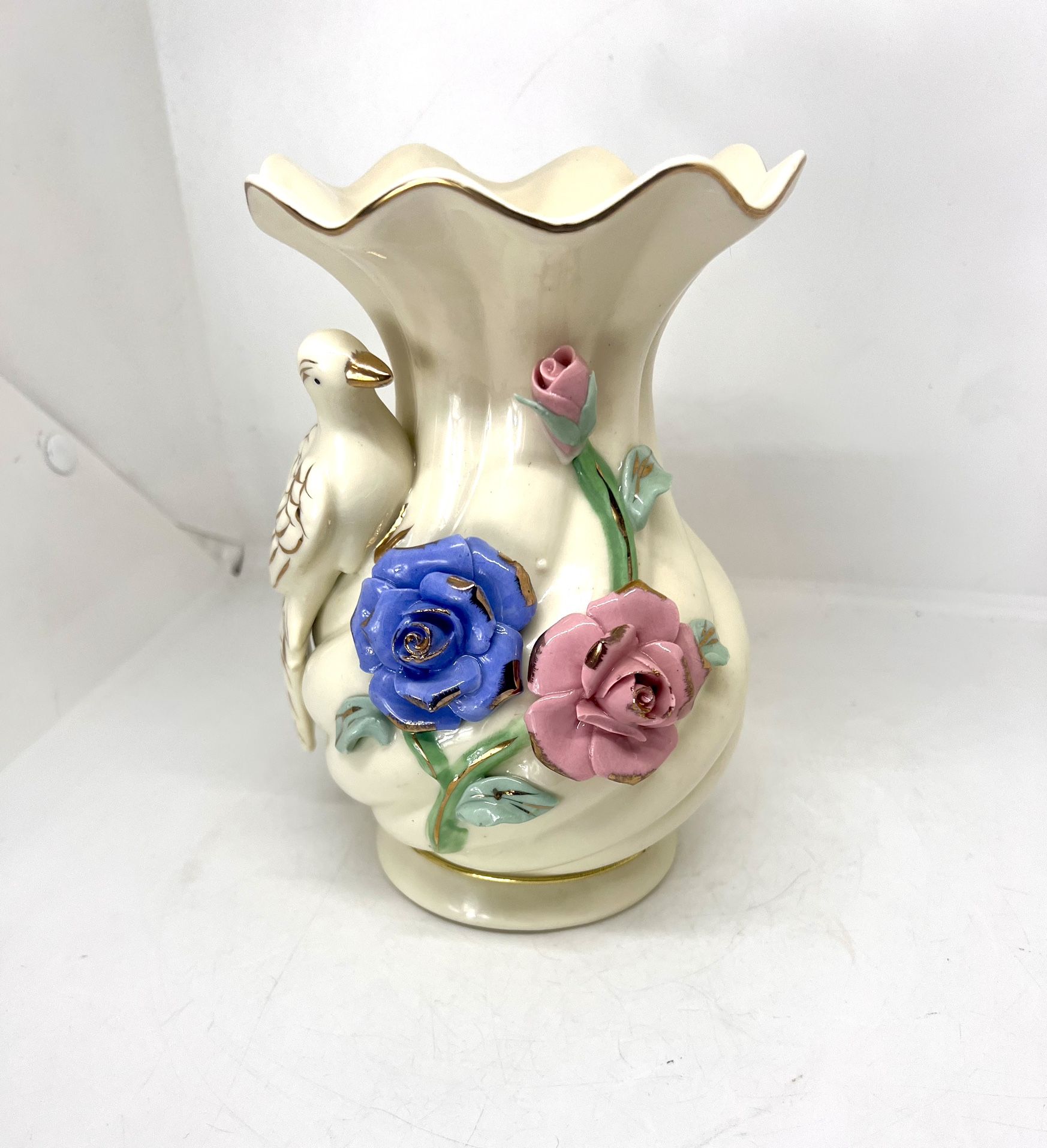 Stunning Vintage 7” Shiny Cream Ceramic 3-D Floral and Bird Vase with Gold Trim