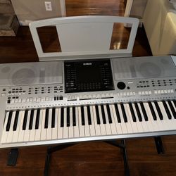 Yamaha PSR S900 Synthesizer 61-key Keyboard