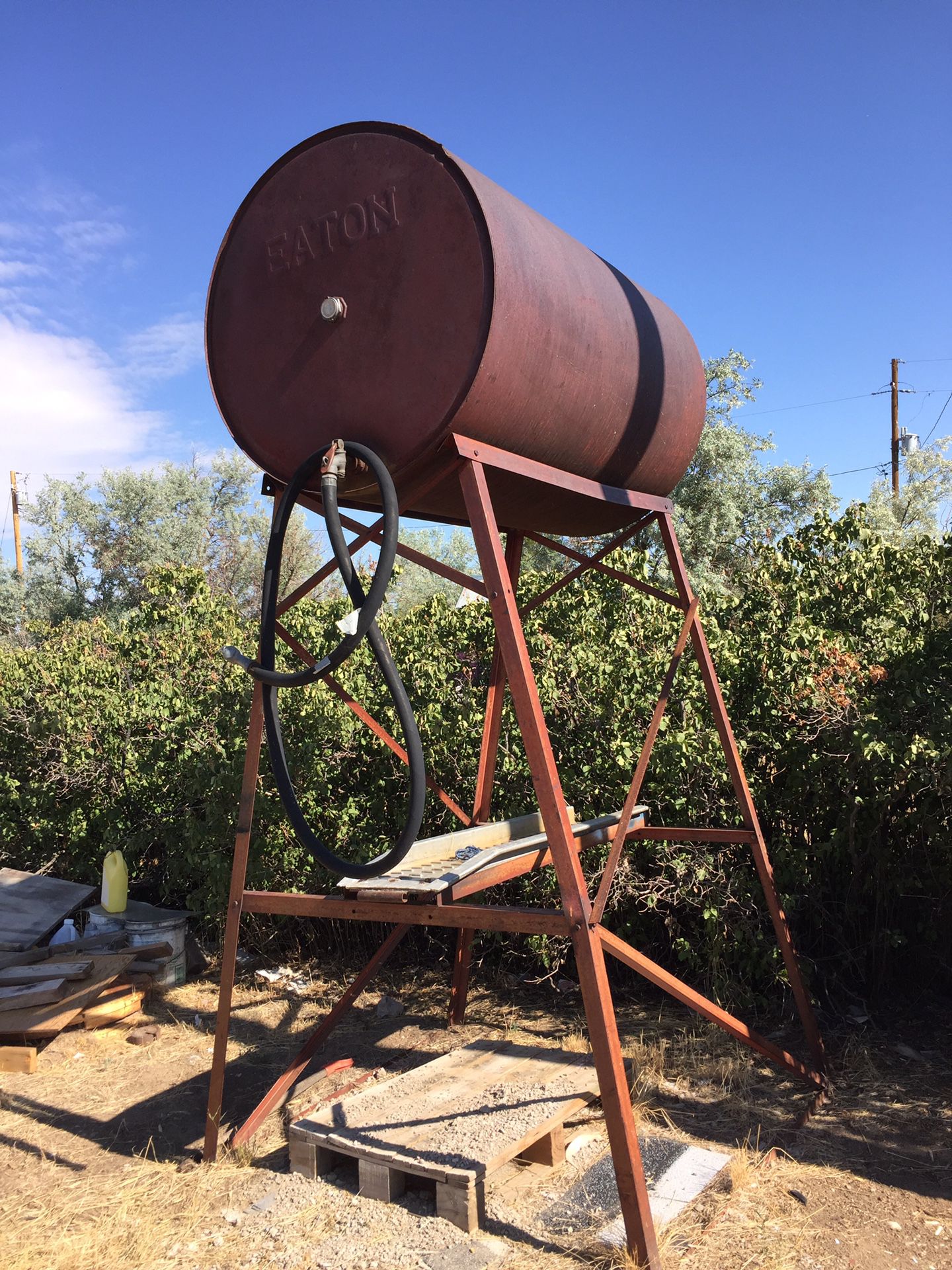 Steel fuel tank with stand