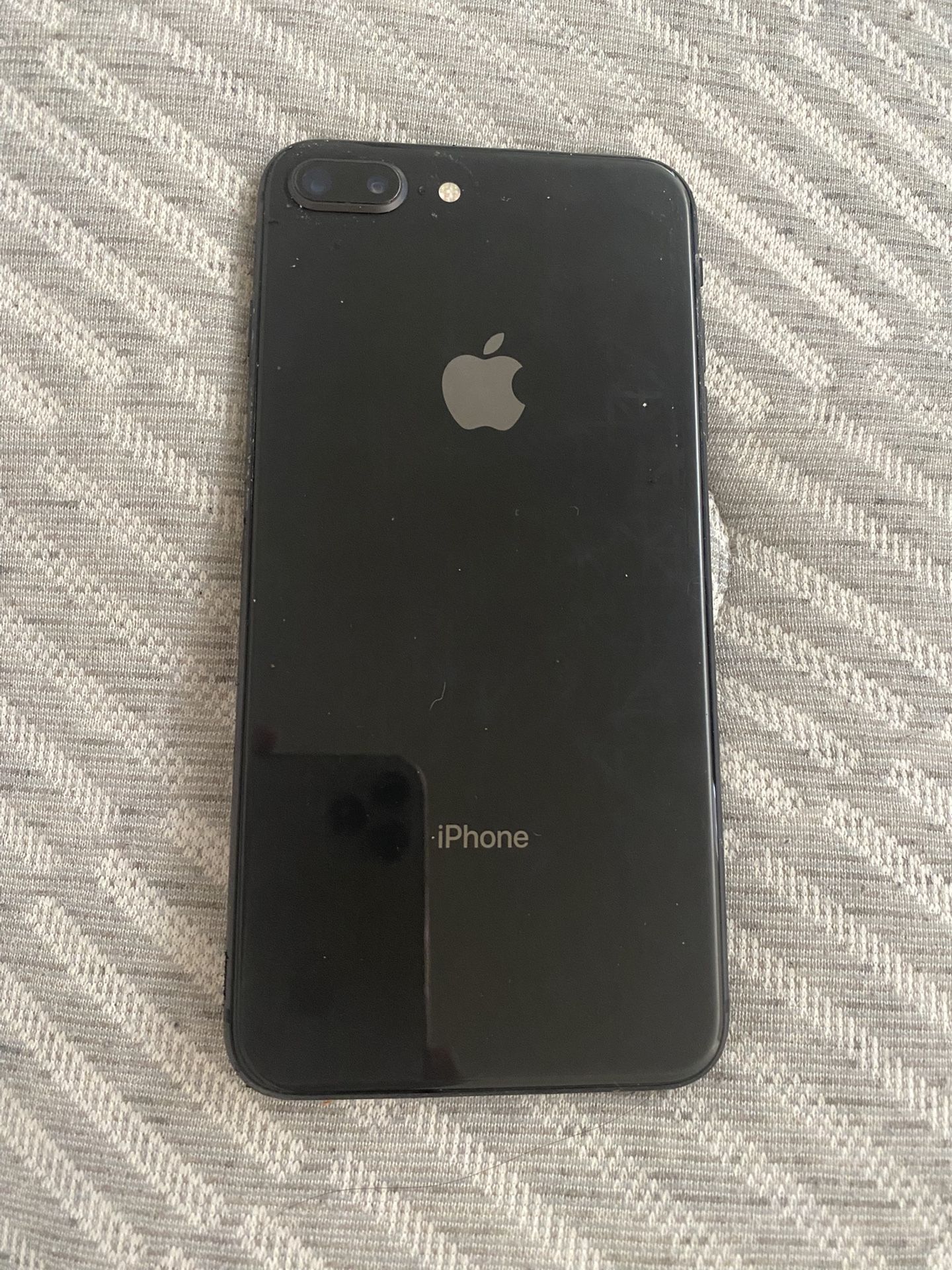 iPhone 8 Plus ( Unlocked)