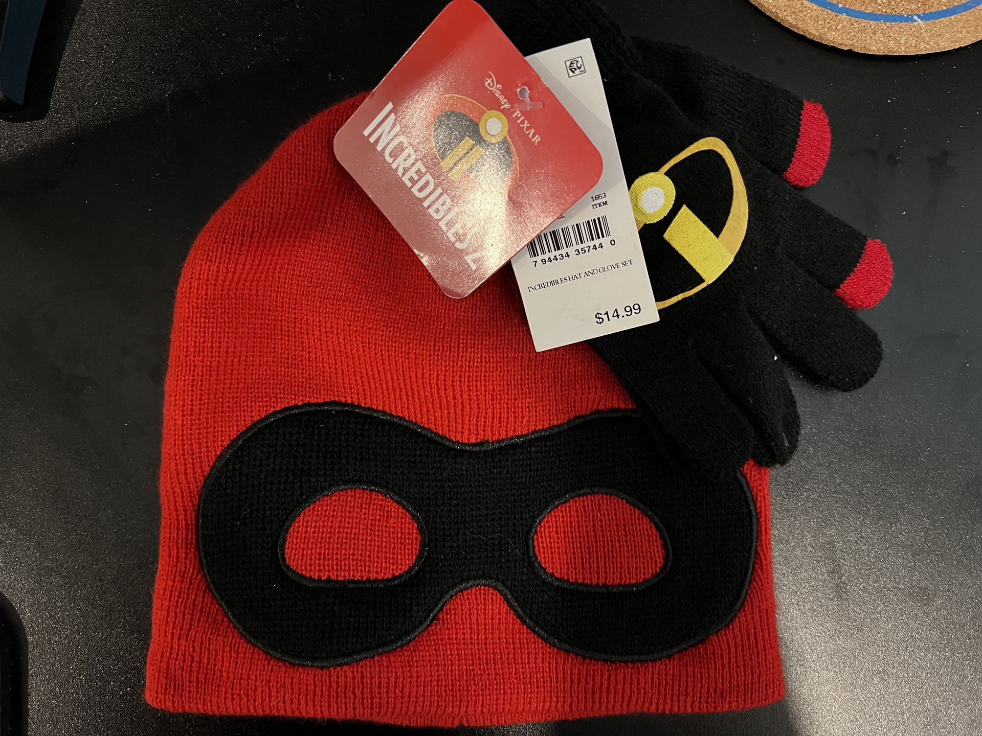 Brand New Disney Incredibles Beanie and Gloves