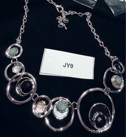 Silver-Tone Statement Necklace with Circle Charms – JY9