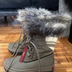 Sorel Women’s Size 8 Snow Boots