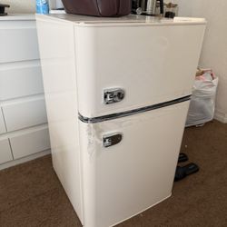 Mini Fridge. Retro 