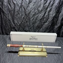 Collector's Edition Wand Wizarding World of Harry Potter Universal Studios/stand