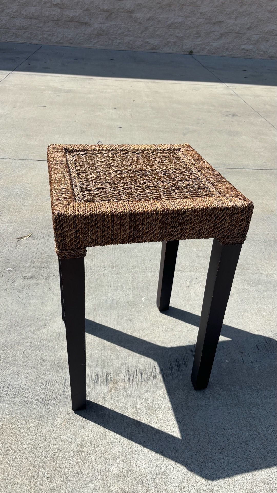 Table / stand
