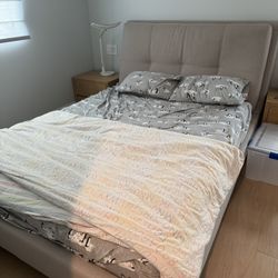 Upholstered Queen Bed