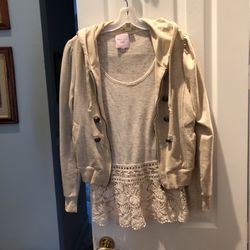 Hooded Sweatshirt &t-shirt Set.M/https://offerup.com/redirect/?o=TC5OZXc=