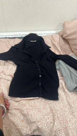 Black Cropped V Neck Long Sleeve 