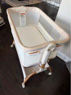 Baby Bassinet w/mattress for Sale