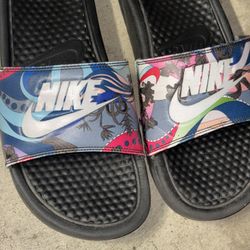 Woman’s Nike Slides Size 6