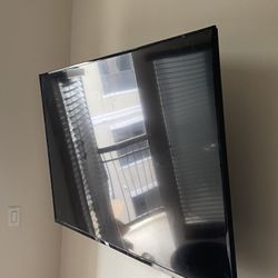 60 Inch 4k Vizio TV With TV Wall Mount