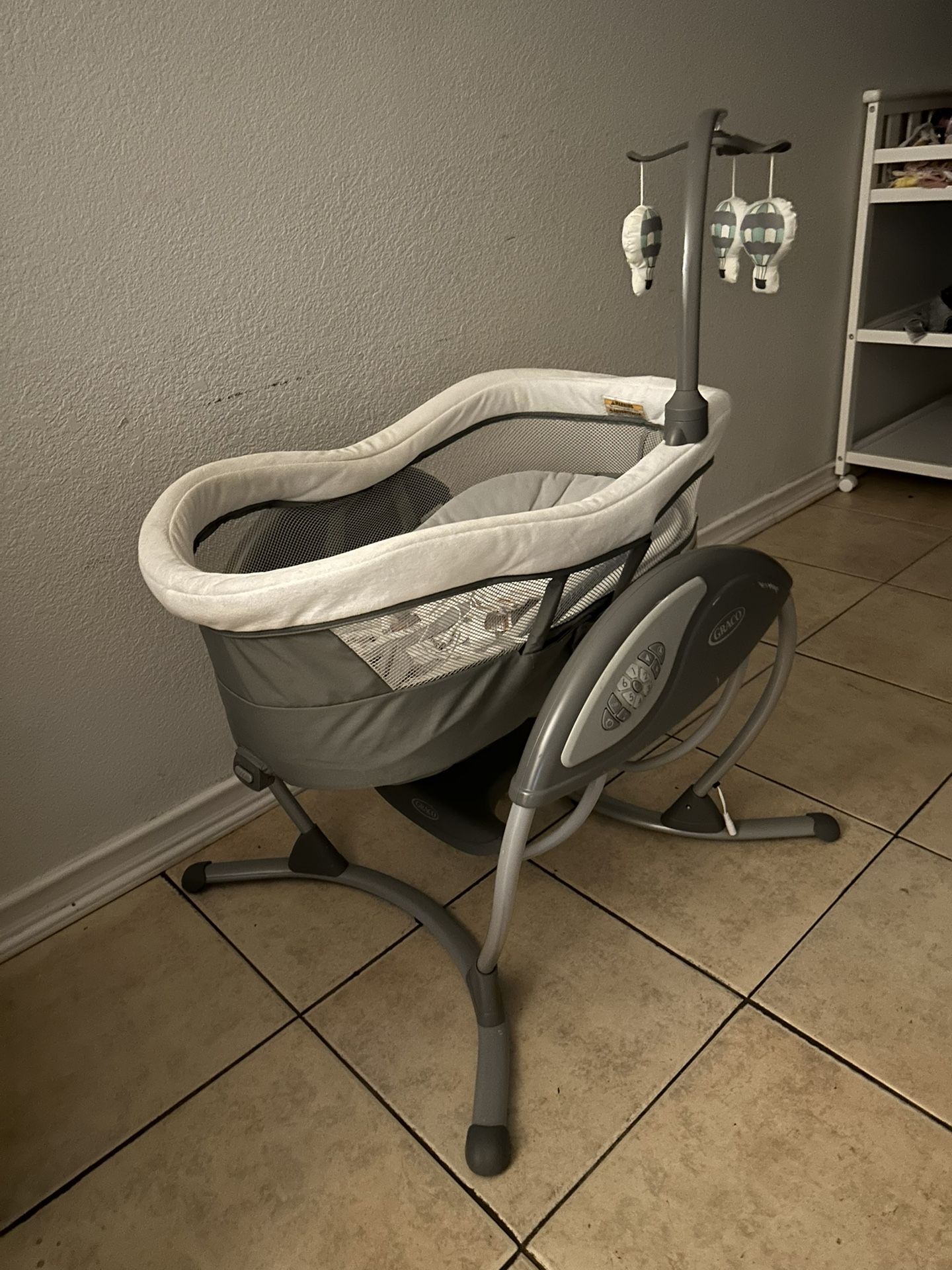 Graco DuoGlider Gliding Swing/Bassinet Bellevue