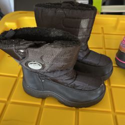 Snow Boots Size 10  Kids
