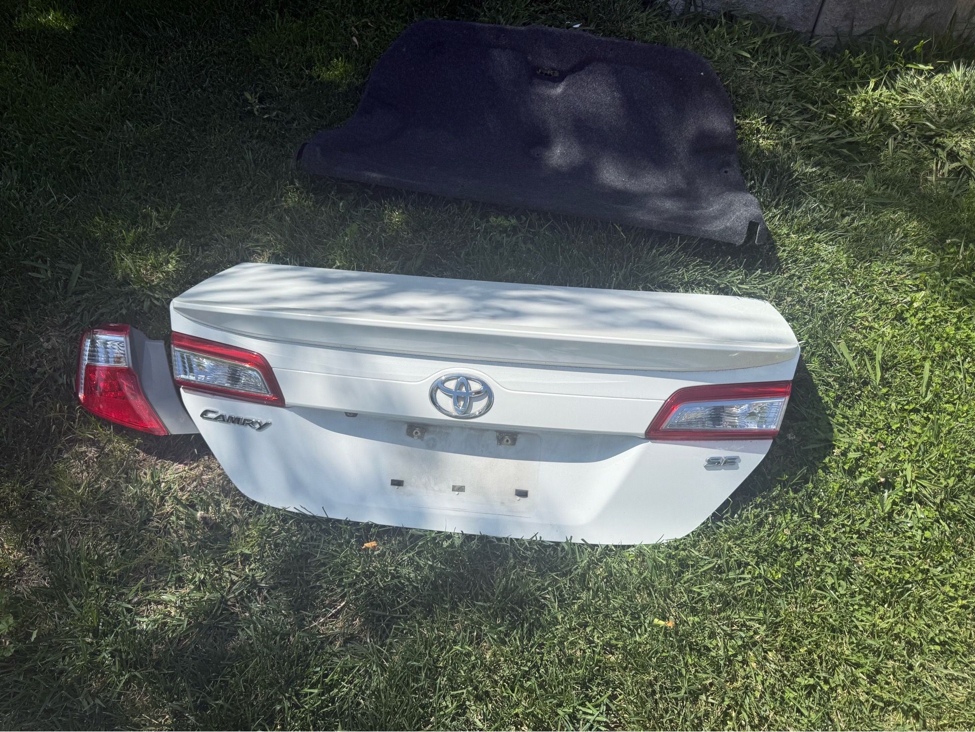 2012-2014 Toyota Camry Trunk Lid + Taillights (OEM) – White – Good Condition