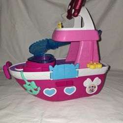 Minnie Mouse Vacation Boat