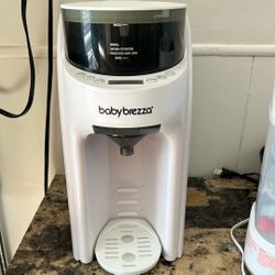 Baby Breeza Pro Advanced Baby Formula Dispenser 
