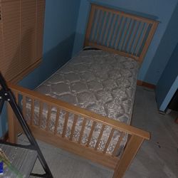 Twin Bed and Small Drawer 