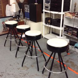 Black and White Set Of Four Vintage Swivel Bar Stools For Sale 