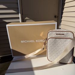 Michael Kors Jet Set Travel Medium Logo Crossbody Bag 