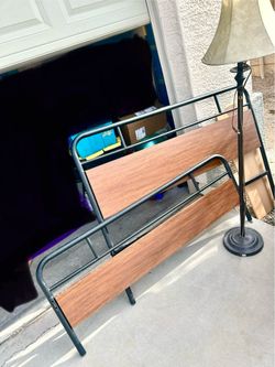 ✨Complete bedframe ~ full size