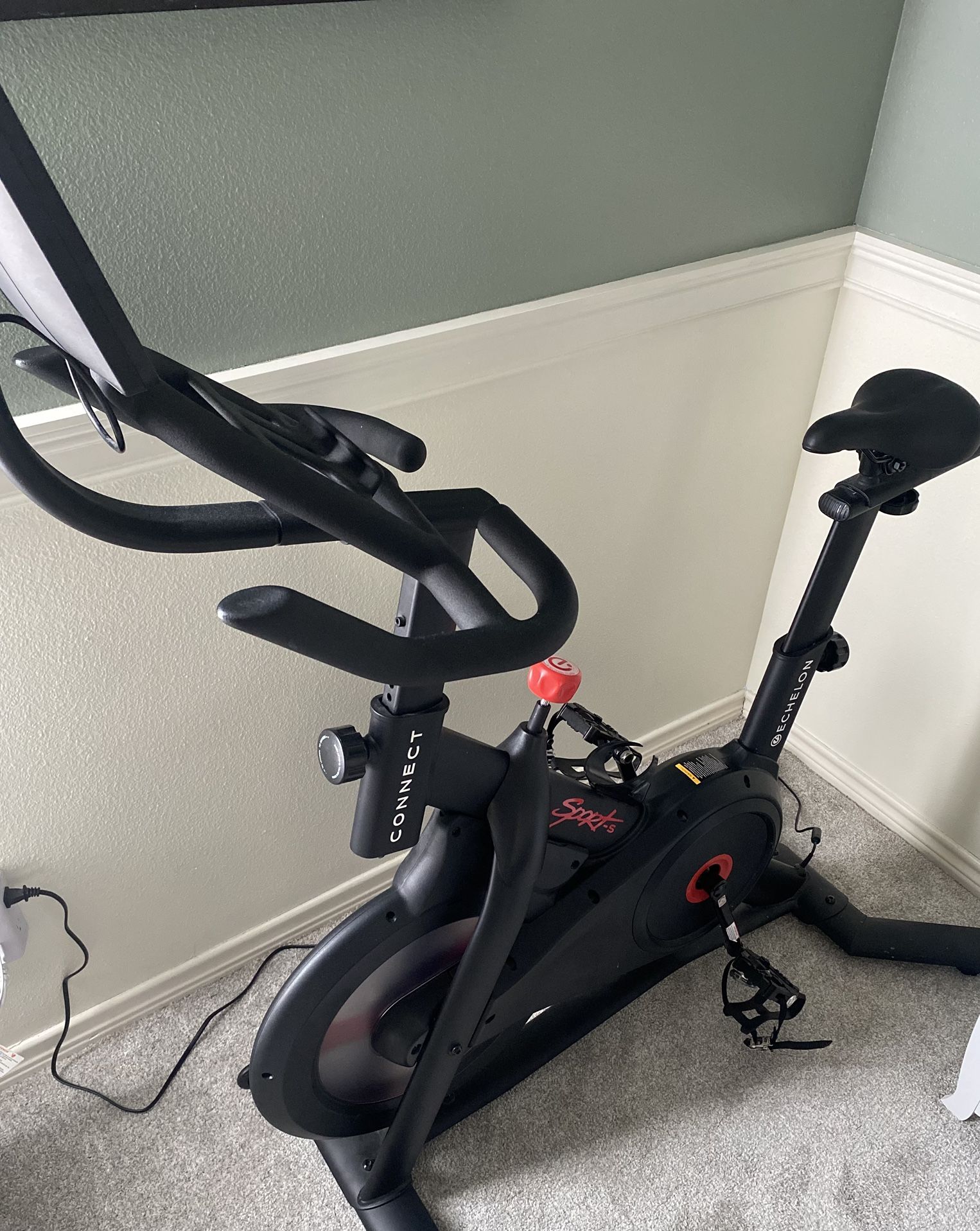 Echelon Connect Sport‑S Bike with Integrated Touchscreen – Excellent Condition