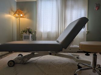 EARTHLITE Electric Lift & Tilt Treatment Massage Table – Excellent Condition – $1,495 OBO