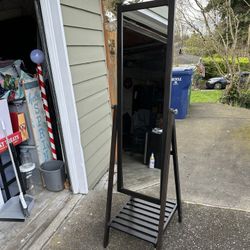 Standing mirror
