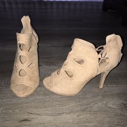 New Nude Suede Heels sz 8