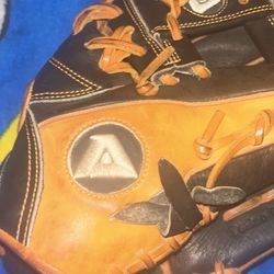 Akademia Baseball Glove 