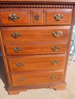 4 Drawer Chest Very Good Condition.