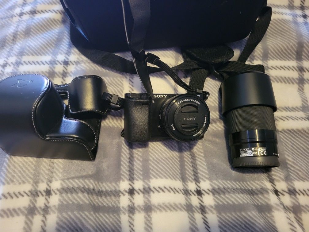 Sony Alpha 6000 w/Bag & Case