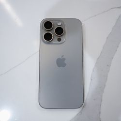 iPhone 15 Pro - UNLOCKED - 128gb