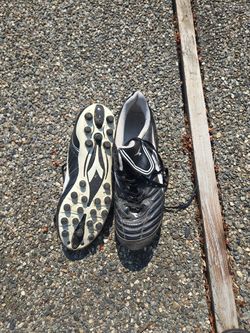 Diaspora size 9 Soccer shoes