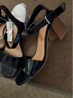BUNDLE Women’s sandals New size 8