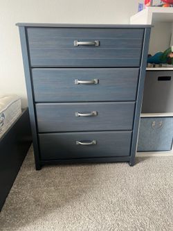 Bed n dresser