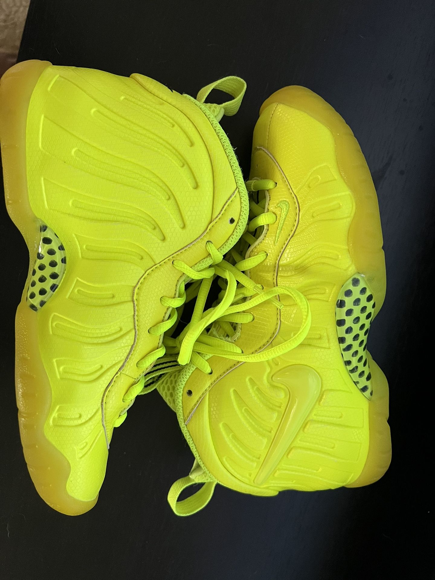 Nike Volt Foams (size 4y)
