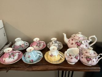 Vintage Floral Tea Set With Teapots