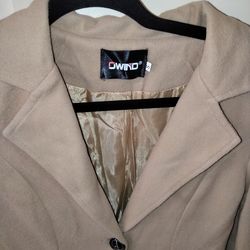 A Light Brown Overcoat/ Abrigo Marrón Claro