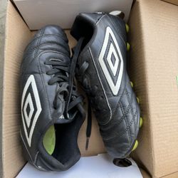 Soccer Cleats  Size 1 Kids 