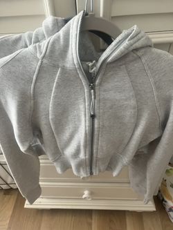 Women’s Lululemon Hooded Sweatshirt 