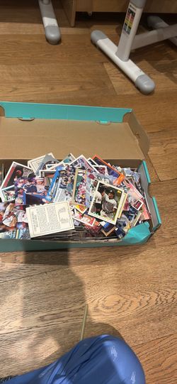 Big lot of vintage sports cards